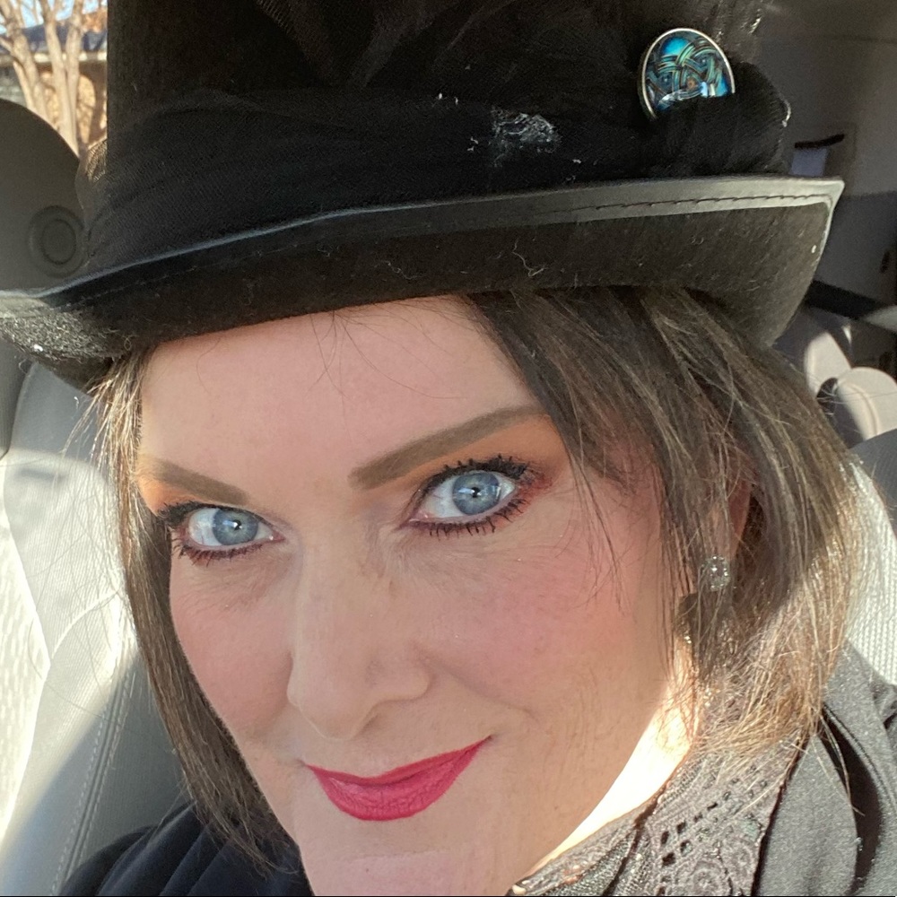Meet your Posher, Stephany